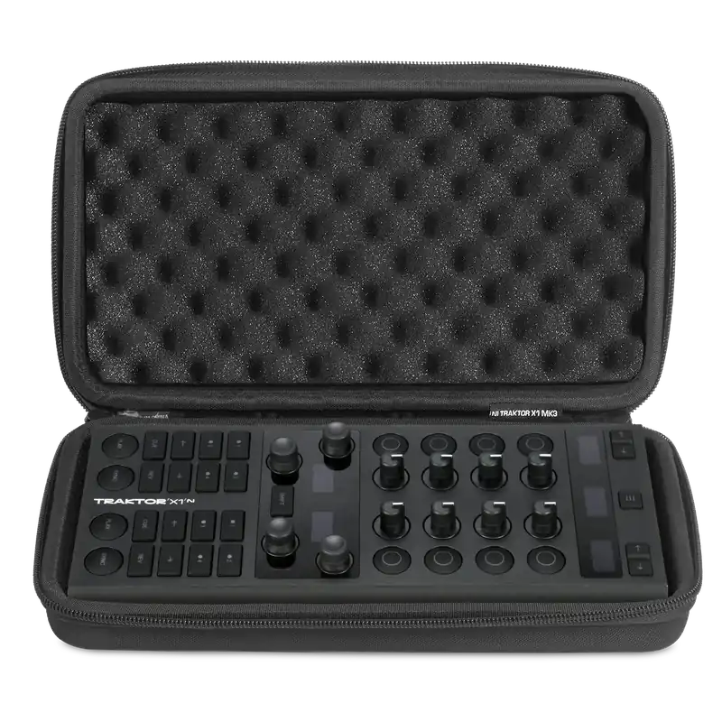 Luxury UDG - U8503BL Creator NI Traktor Z1 MK2/ X1 MK3/ Reloop Mixtour Pro Black [Hardcase]